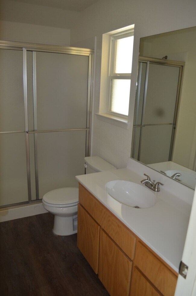 Building Photo - 400 Elbert Ln