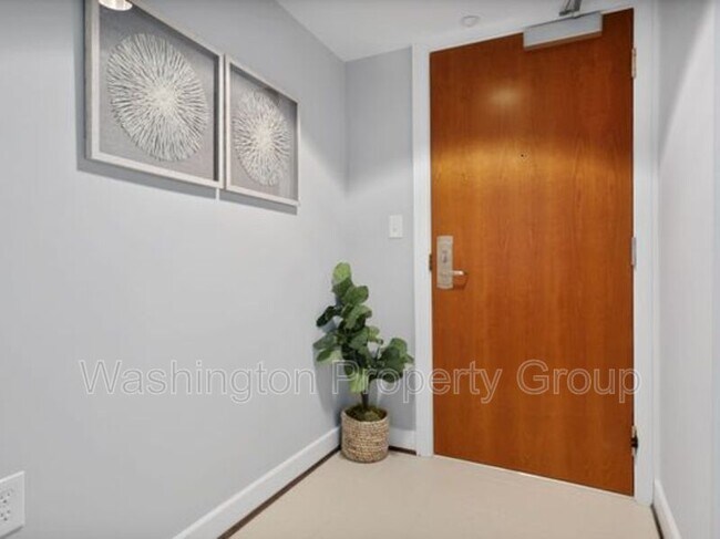 Building Photo - 1150 K St NW