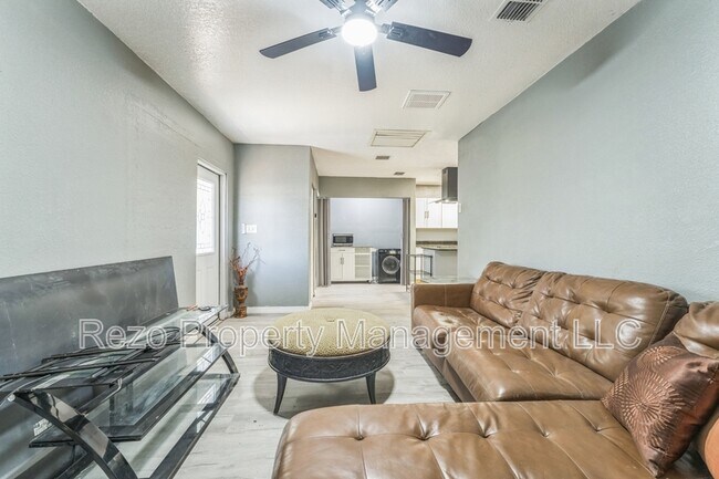 Building Photo - 465 Rio Grande Ln