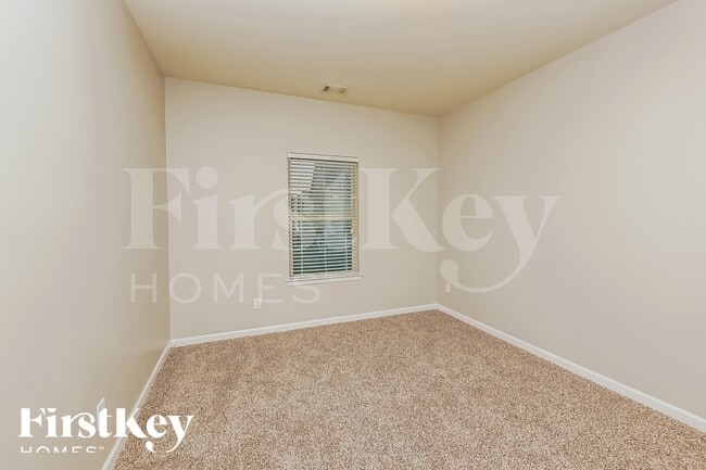 Building Photo - 520 Palm Springs Cir