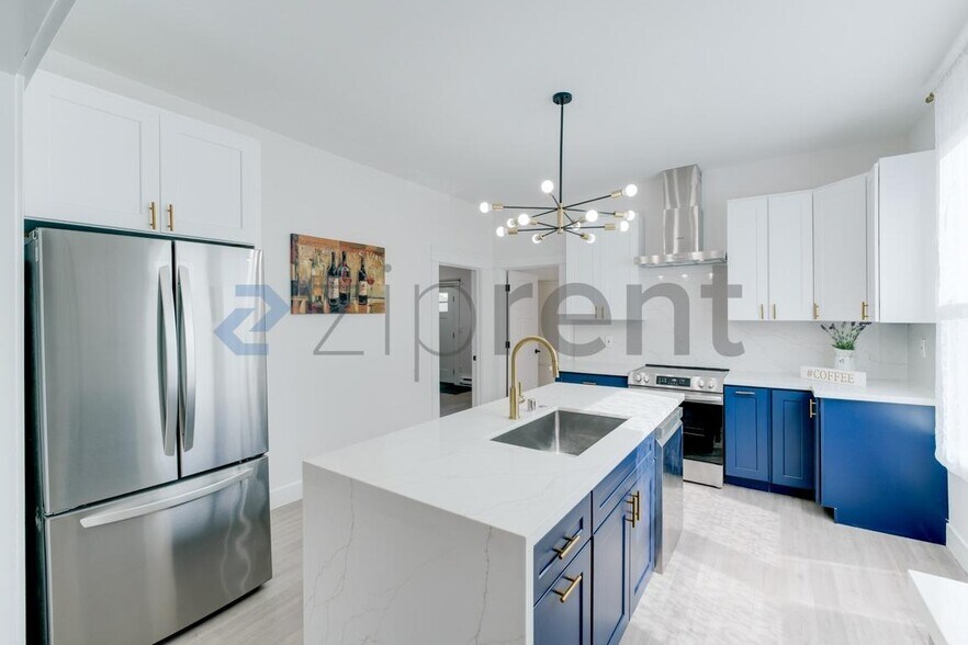 Building Photo - 907 S Ainsworth Ave