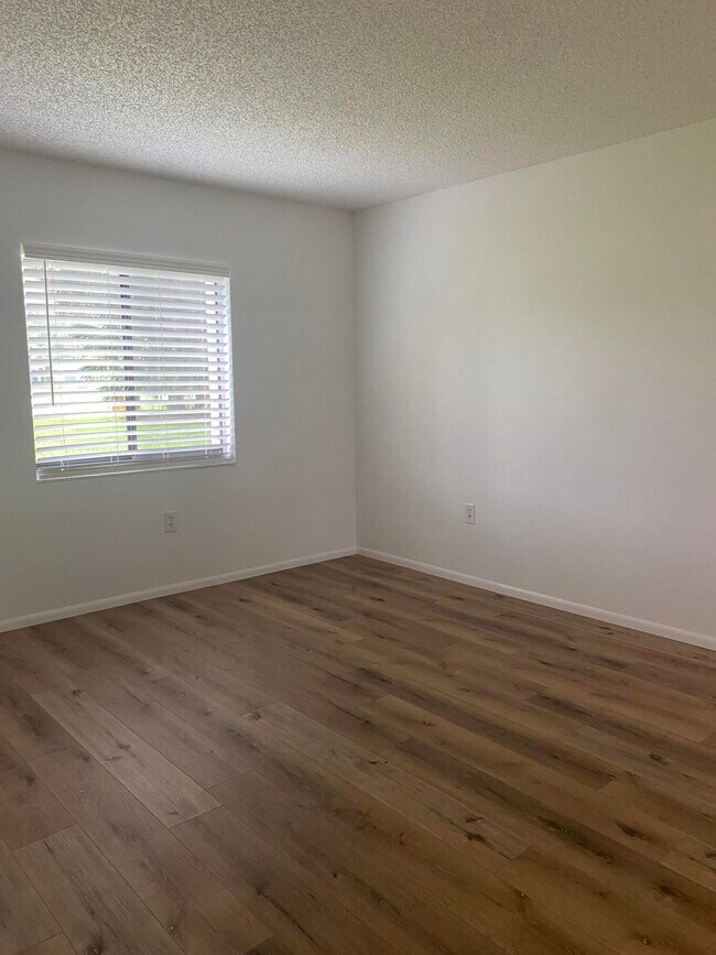 Building Photo - 2217 Flower Tree Cir