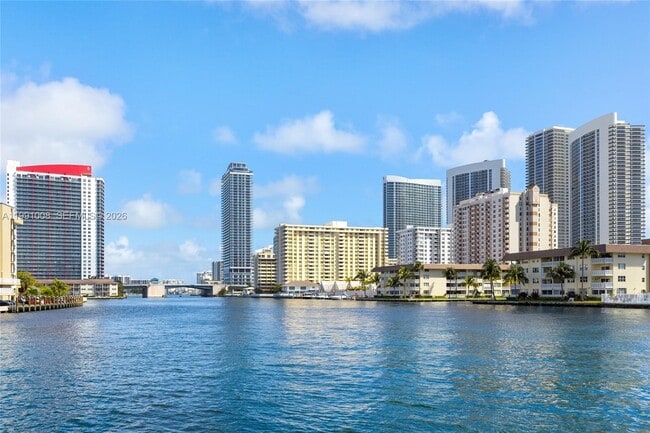 Building Photo - 503 Palm Dr