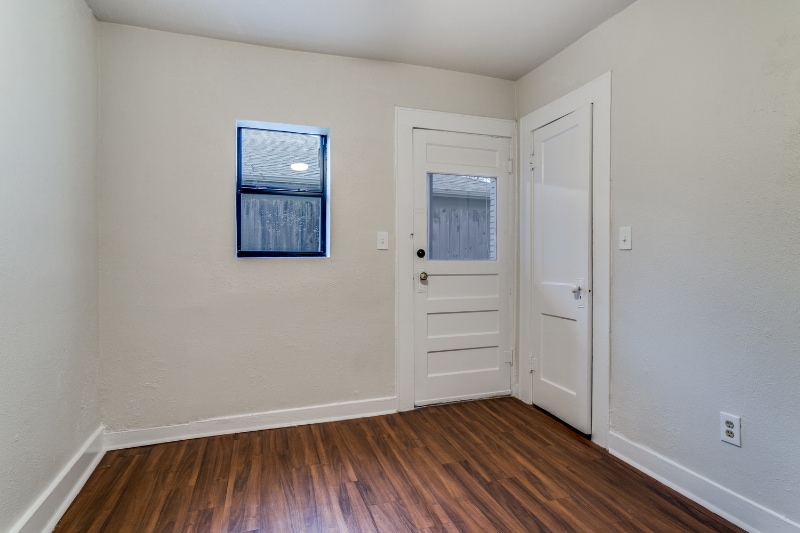 Building Photo - 826 N Clinton Ave