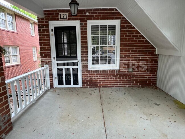 Building Photo - Charming 2 Bedroom 2 Bath in Historic Building
