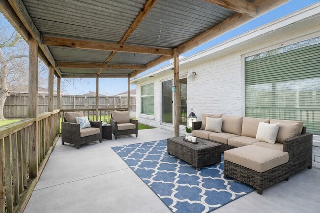 Building Photo - 602 W Castle Harbour Dr