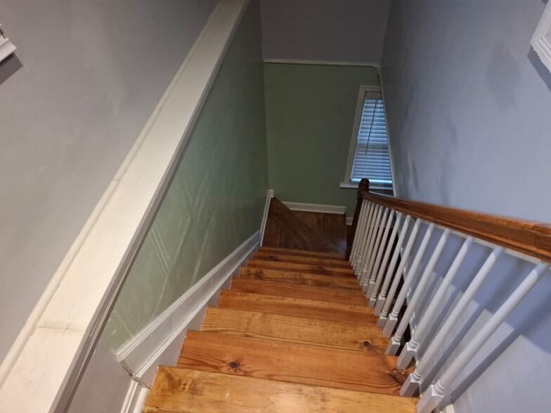 Building Photo - 8 Bash Rd