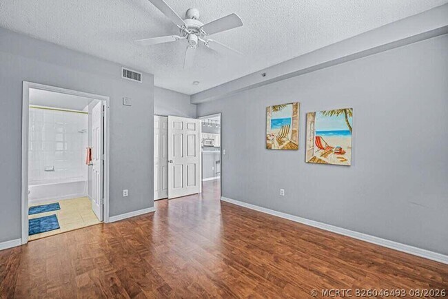 Building Photo - 616 Clearwater Park Rd
