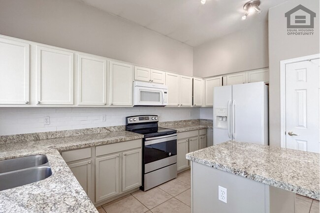 Building Photo - 3Bed/2Bath House at N 59th Ave/Union Hills! Move-In Ready on 09/24/2026! -- 3 CAR GARAGE! PRIVATE...