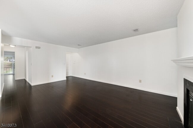 Building Photo - 11 Colton Cir