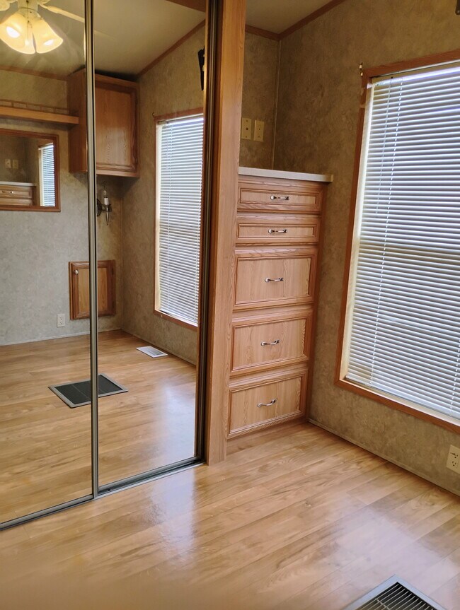 Building Photo - 5A - Park Model  pec meter 572327