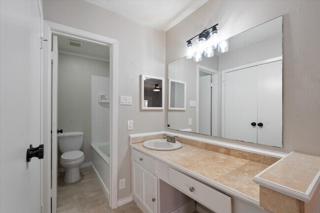 Building Photo - 16106 New Field Dr