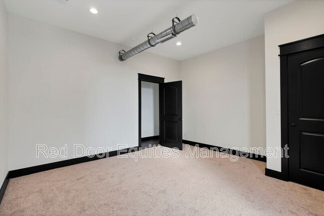 Building Photo - 530 1/2 N Columbus St