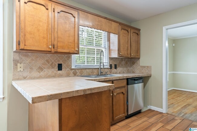 Building Photo - 5100 Weatherford Dr