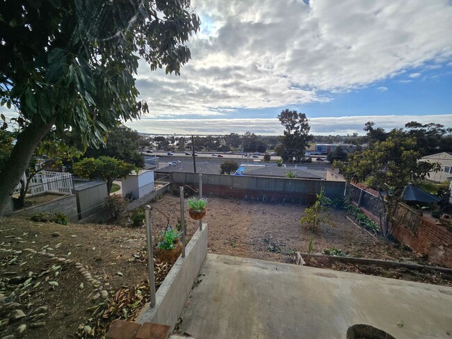 Building Photo - 2bd 1ba Bay Park Home