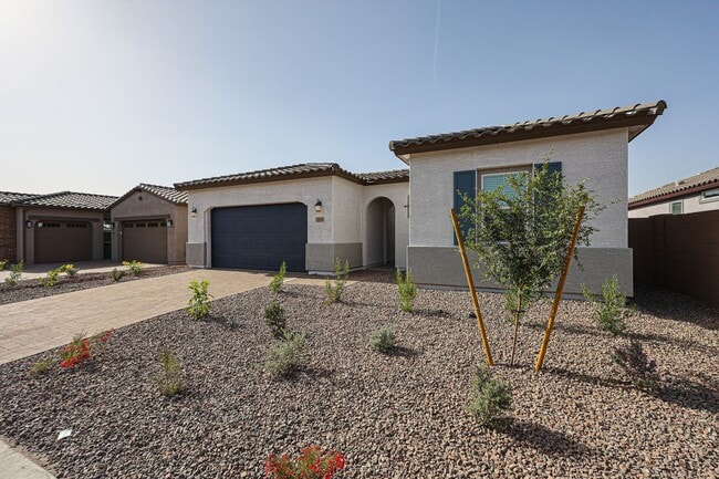 Building Photo - Beautiful 4 bedroom plus den home in Aloravita