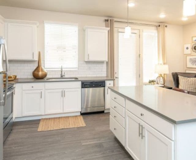 Granite Countertop Kitchen - Rivulet Apartments