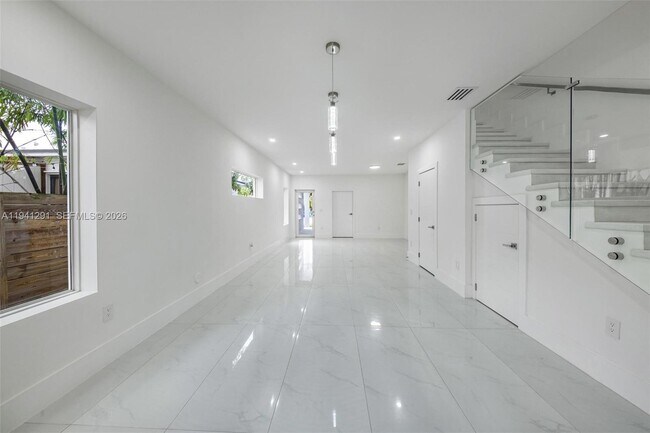 Building Photo - 3140 Carter St