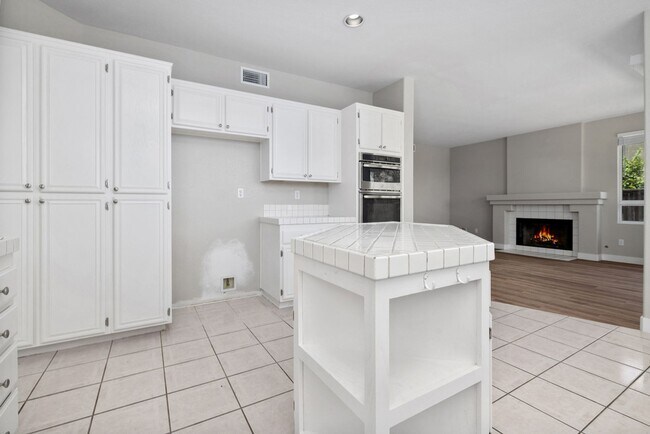 Building Photo - Cul-de-sac 4-bedroom House