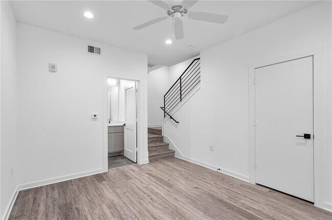 Building Photo - 2804 S 1st St