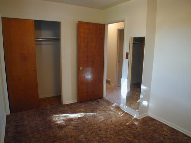 Building Photo - House For Lease
