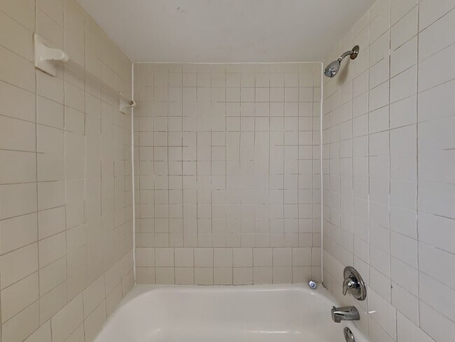 Building Photo - 102 Cascade St