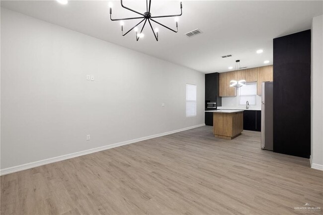 Building Photo - 18 Larkspur Ave