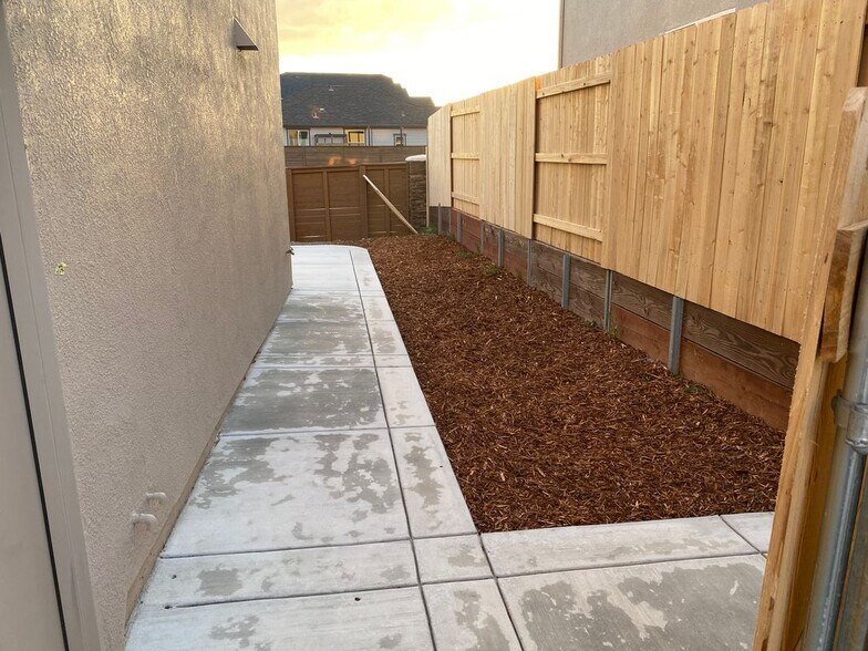 Building Photo - 1112 Buckwheat Wy