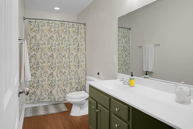 Building Photo - 124 Larkspur Dr