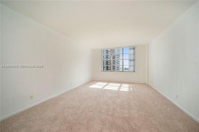 Building Photo - 5700 Collins Ave