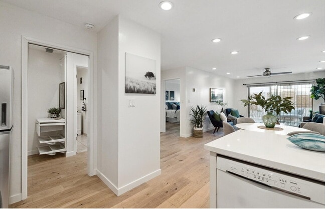 Building Photo - "Chic 1-Bed Oasis with Hardwood & Marble F...