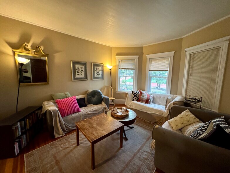 Building Photo - 195 College Ave