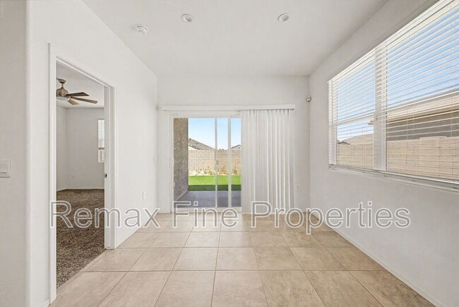 Building Photo - 1566 E Fletcher Dr