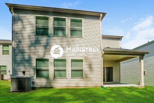Building Photo - 4 Bedroom Pet-Friendly Home in Charlotte, NC with Main Street Renewal