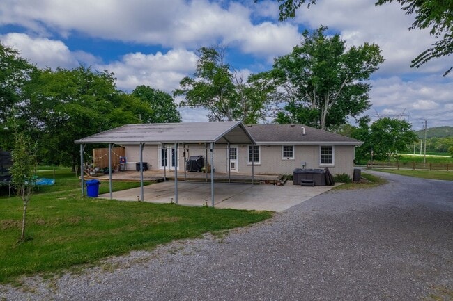 Building Photo - 864 Greenwood Rd