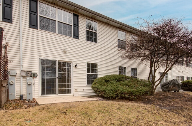 Building Photo - 2421 Stoughton Cir