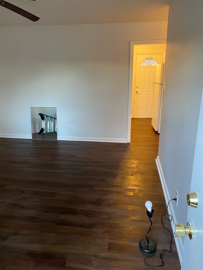 Building Photo - 2117