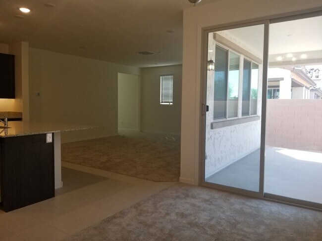 Building Photo - Great Home in Gated Community