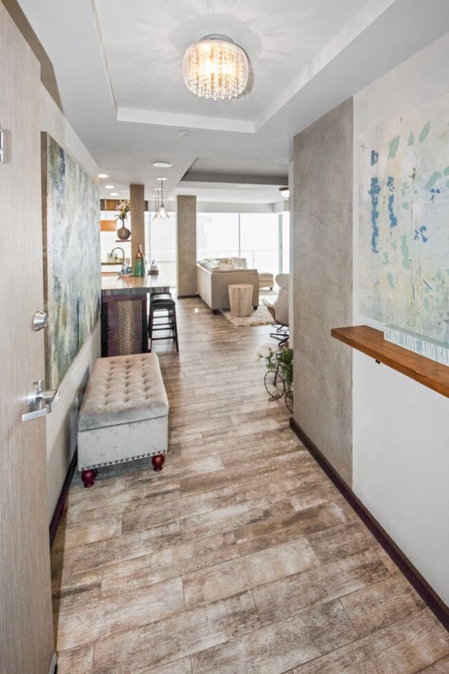 Building Photo - 1810 Avenida Del Mundo