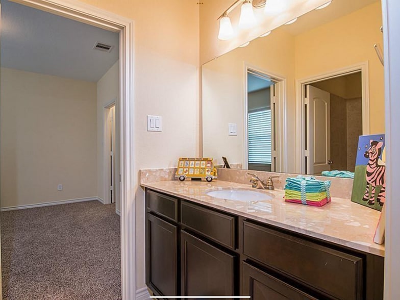 Building Photo - 7923 Ashford Trace Dr