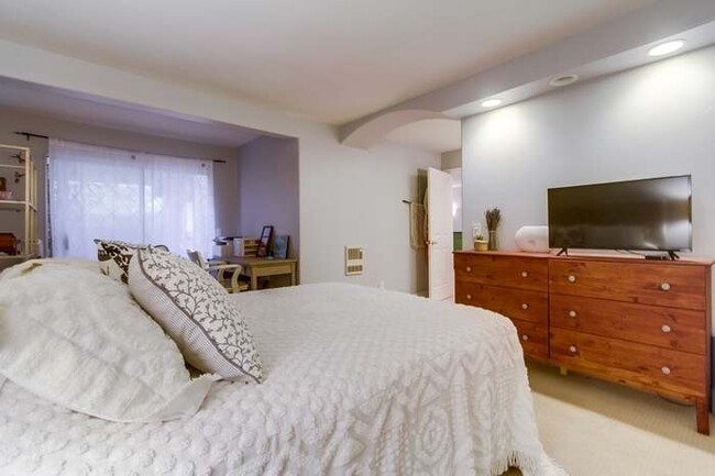 Master Bedroom - 930 Via Mil Cumbres Via