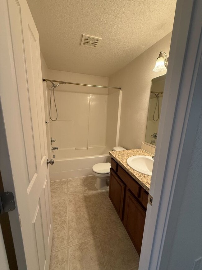 Building Photo - Spacious 3 Bed/2.5 Bath Home in Walnut Grove area!