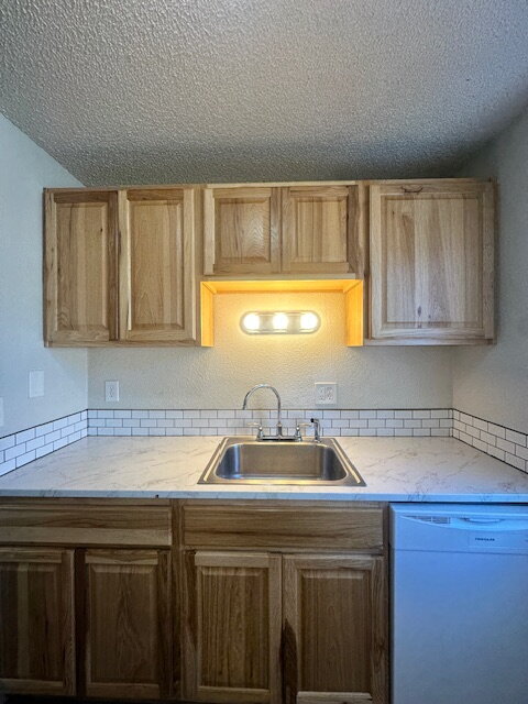 Building Photo - 2-Bedroom, First Floor Corner Unit with Laminate Flooring