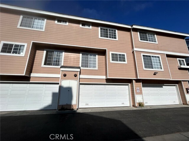 Building Photo - 2800 Plaza del Amo