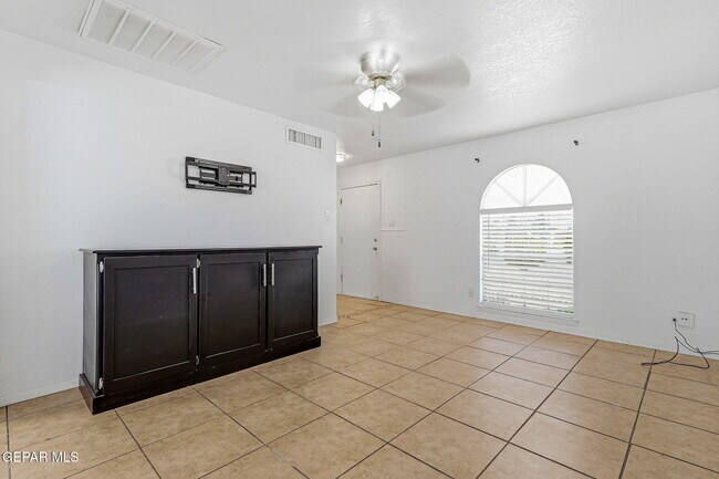 Building Photo - 11189 Ebb Tide Dr