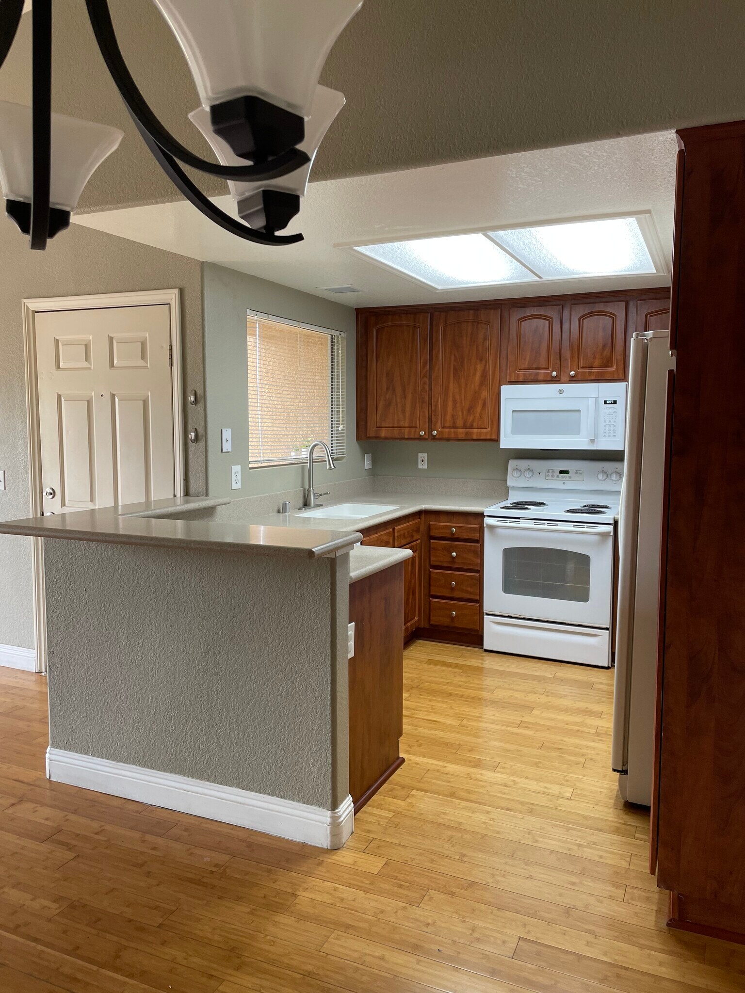 Building Photo - 42140 Lyndie Ln