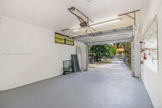 Building Photo - 119 Harbor Dr