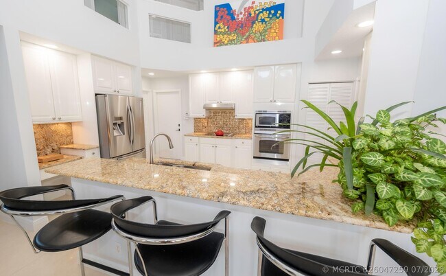 Building Photo - 10849 Bal Harbor Dr