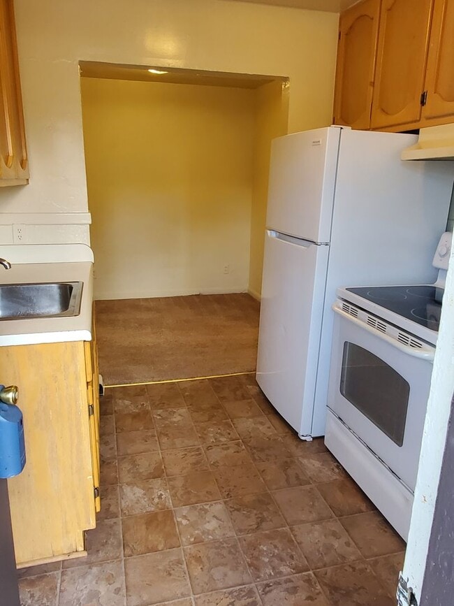 Building Photo - Elizabeth Park