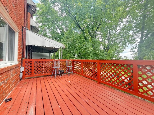 Building Photo - Four-Bedroom House in Parkville